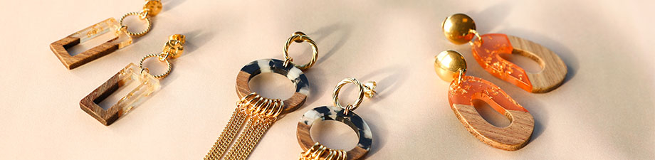 Statement hangers Statement hangers